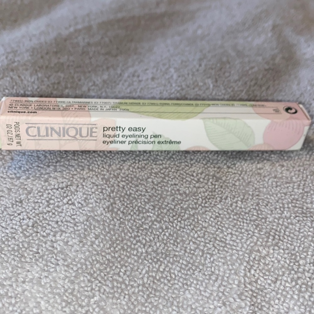 Clinique Pretty Easy Liquid Eyelining Pen